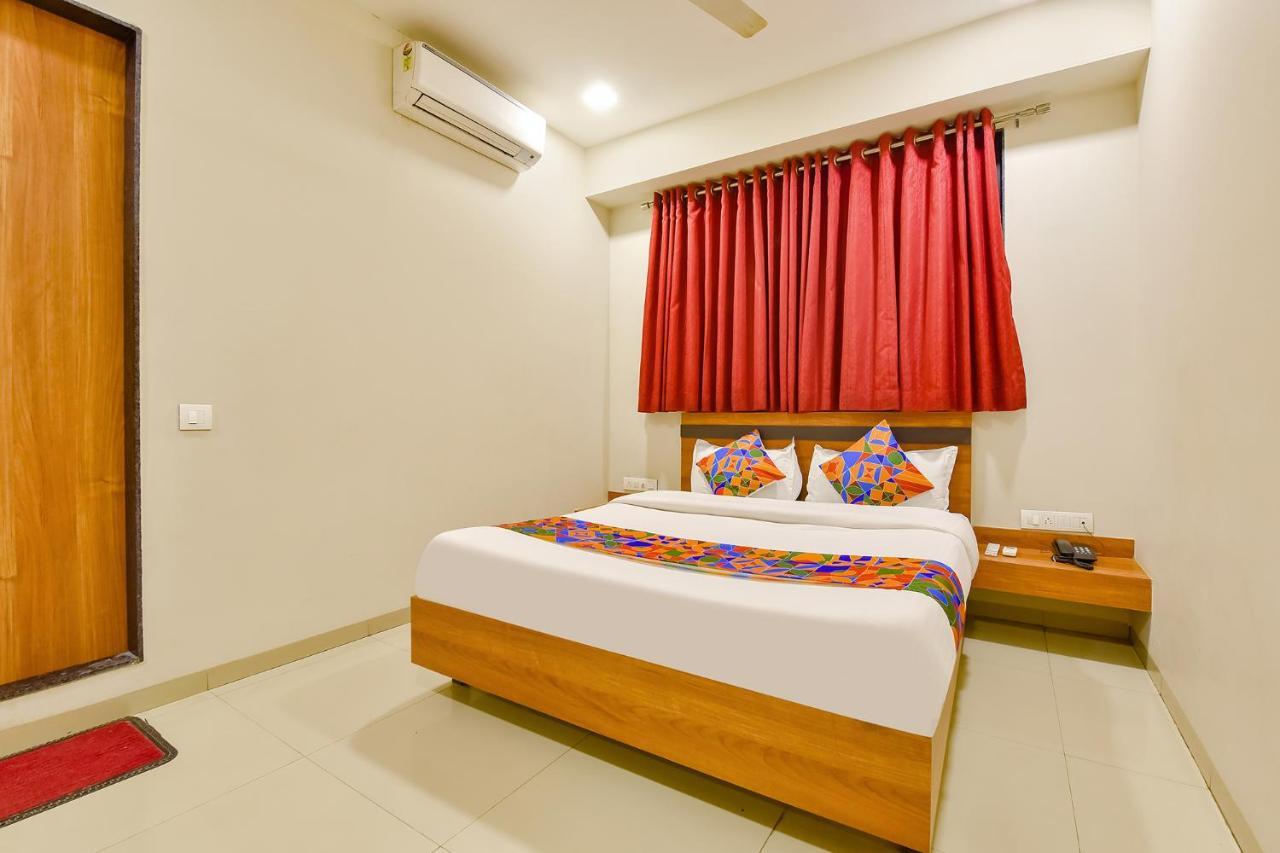 Fabhotel Happinex สุรัต ภายนอก รูปภาพ