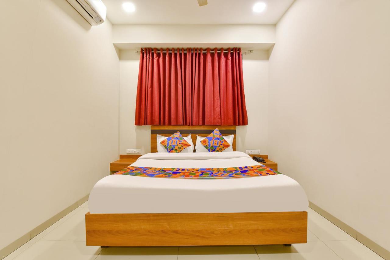 Fabhotel Happinex สุรัต ภายนอก รูปภาพ