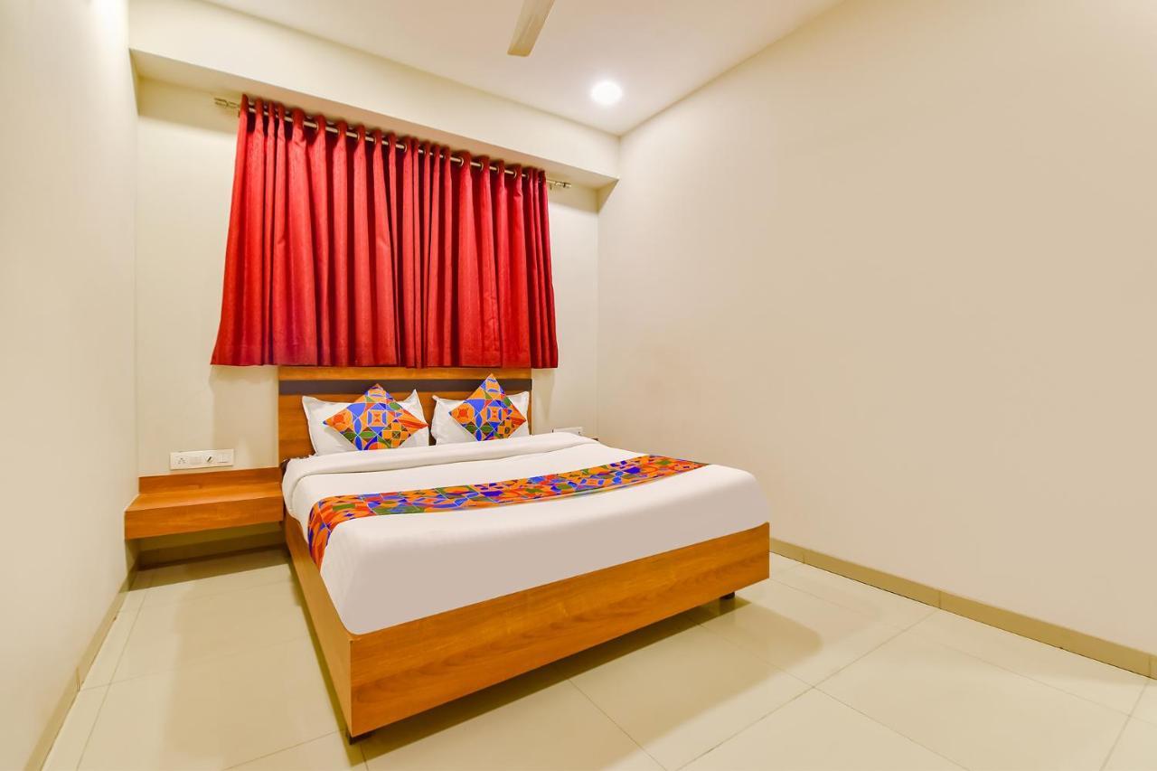 Fabhotel Happinex สุรัต ภายนอก รูปภาพ
